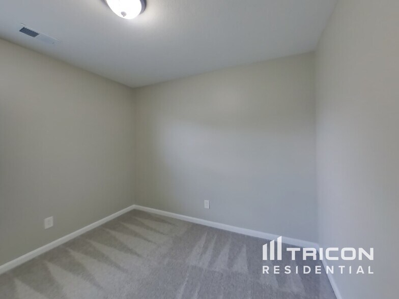 Building Photo - 1498 Wilderness Way
