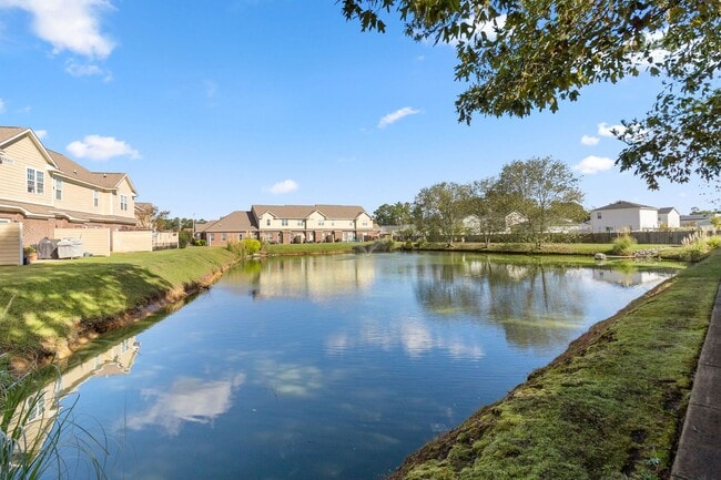 Building Photo - Furnished Townhome – All Inclusive | Gated...