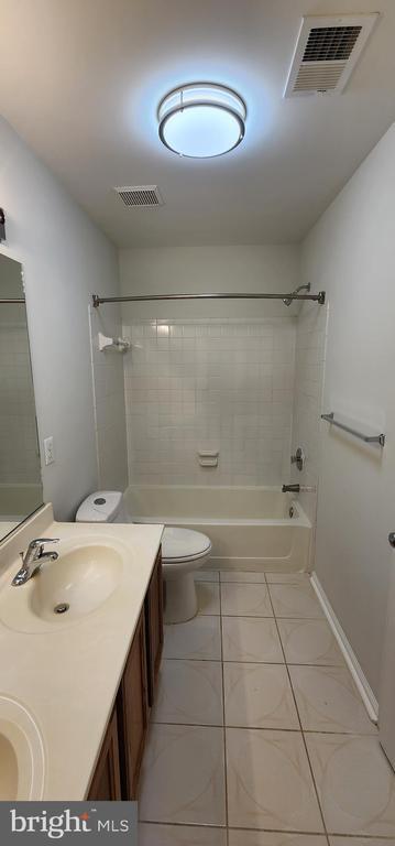 Building Photo - 20622 Glenmere Square