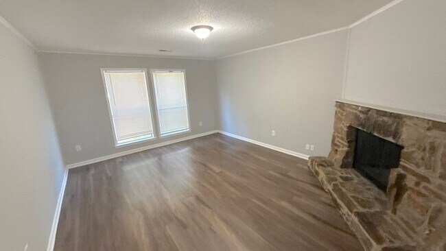 Building Photo - 3136 Sycamore View Rd