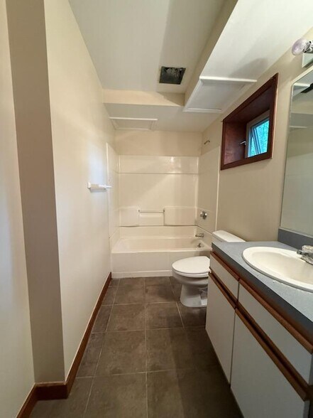 Bathroom - 27 Log Cabin Rd