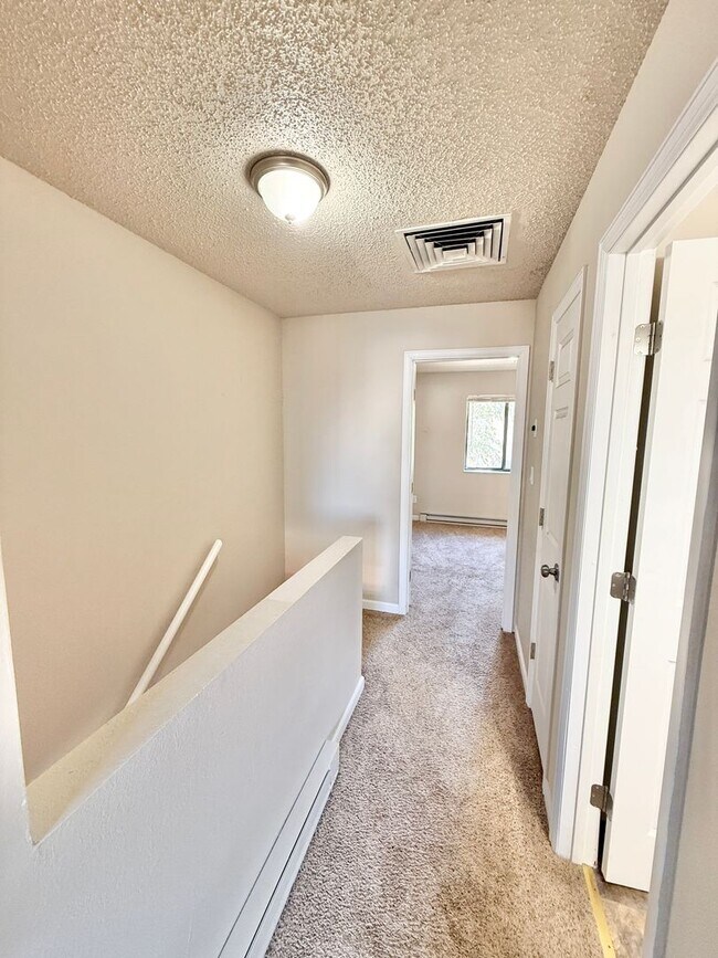 Building Photo - 49 Royal Crest Dr