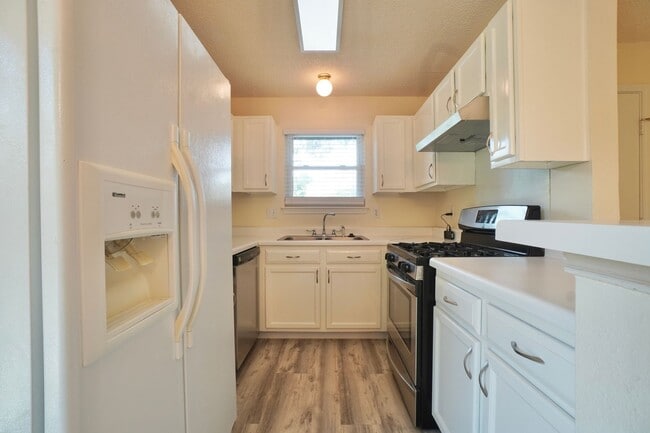 Building Photo - 13102 Staton Dr
