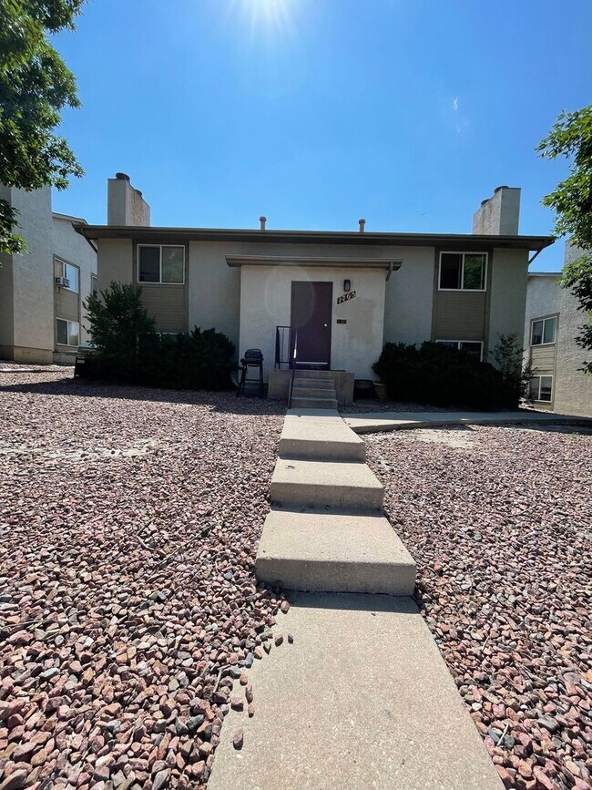 Building Photo - 1765 Zebulon Dr