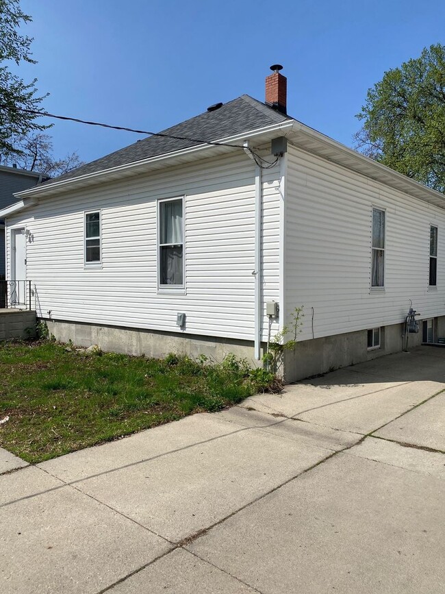 Building Photo - 4 bed 2 bath Single Family Home in Fargo!