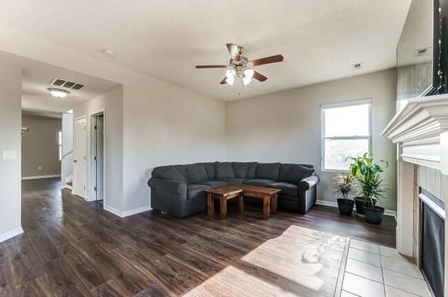 Building Photo - 6995 Hearthwood Dr