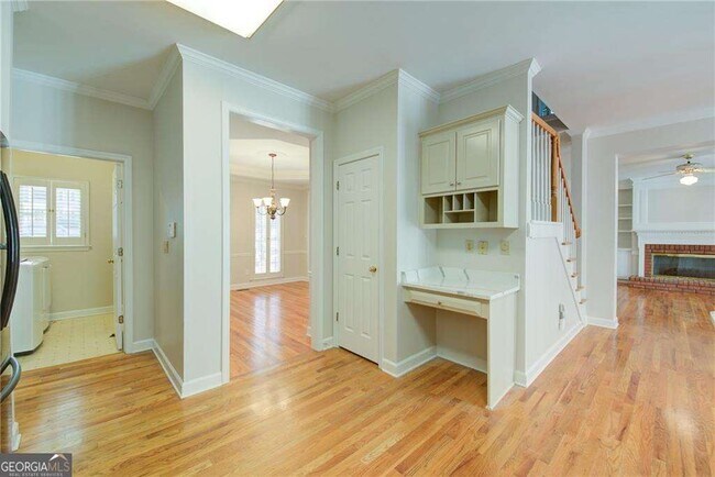 Building Photo - 2020 Ridge Gate Dr