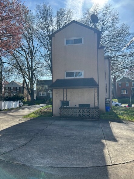 Building Photo - 657 Childs Ave