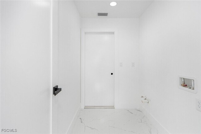 Building Photo - 2505 39th St SW