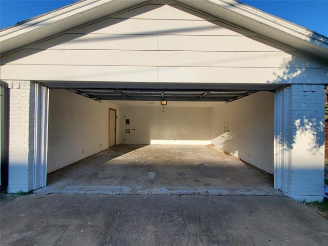 Building Photo - 1227 Elmwood Dr