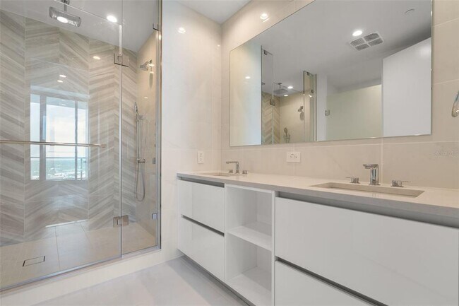 Building Photo - 400 Central Ave