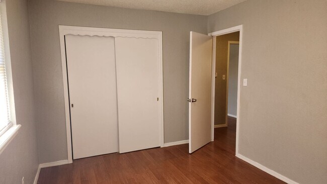 Building Photo - 1009 SW 70th