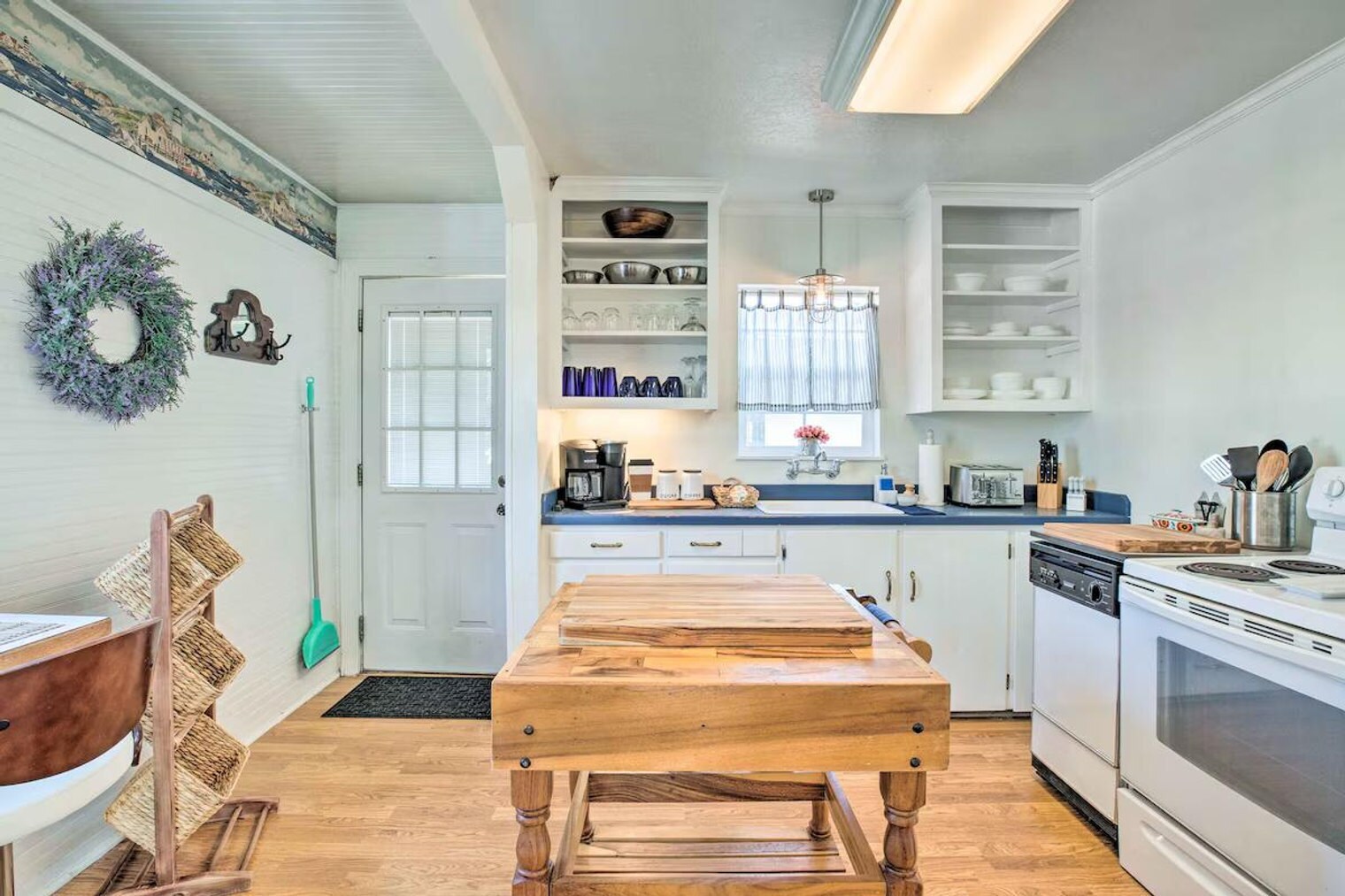 Building Photo - 5010 K Pl