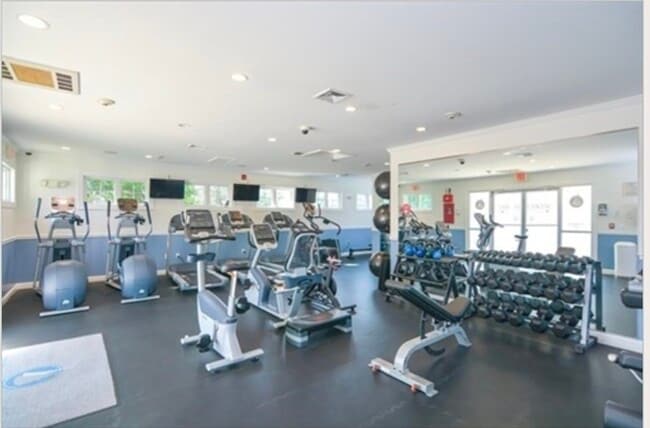 Building Photo - 10 Seaport Dr