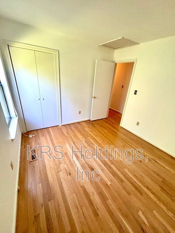 Building Photo - 542 Whitcover Cir