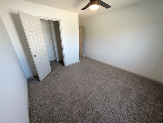 Building Photo - 5011 Clearwater Dr