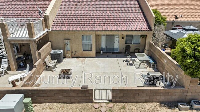 Building Photo - 2945 Country Club Dr