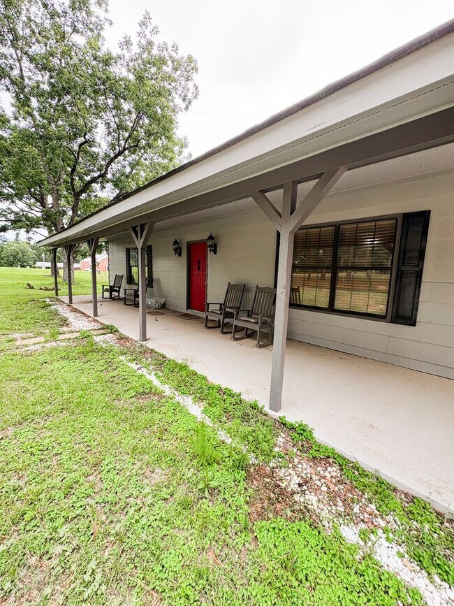 Building Photo - Beautiful 3BR/1BA in the country
