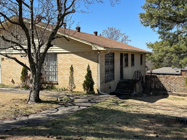 Building Photo - Contact Peggy at 501-676-1758