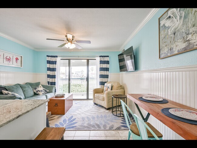 Building Photo - 6102 Seawall Blvd