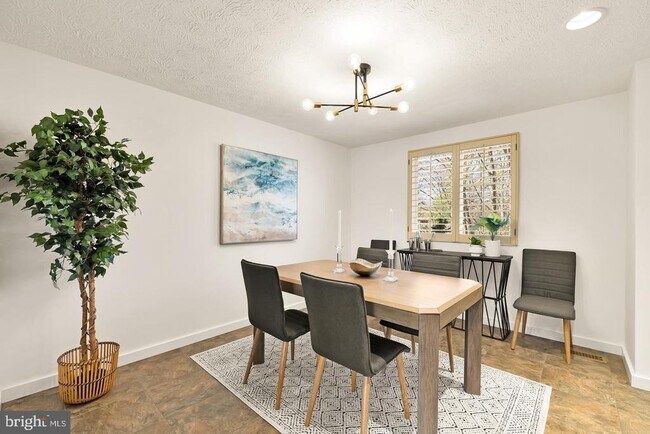 Building Photo - 6003 Chicory Pl