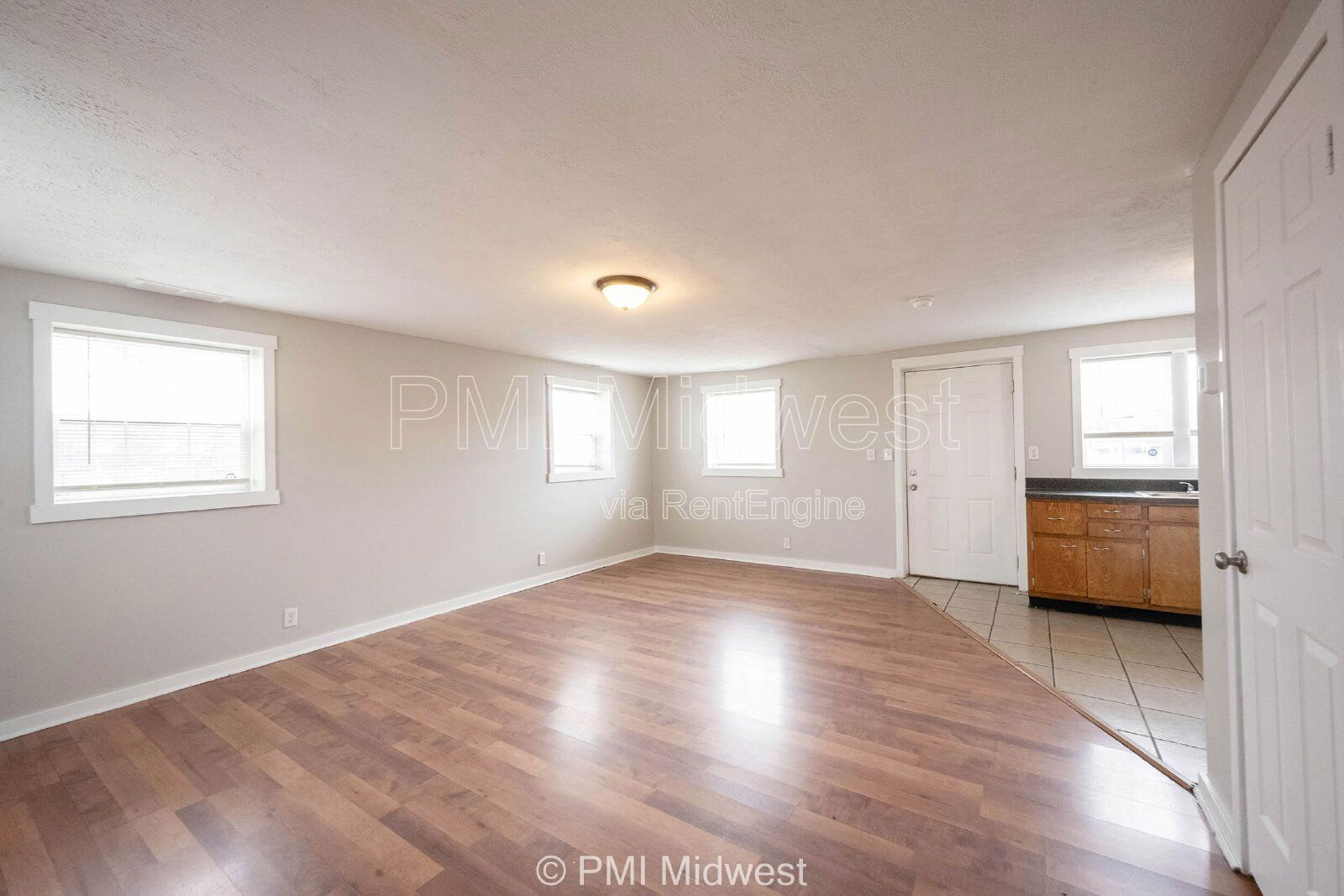 Building Photo - 3125 Clover Dr