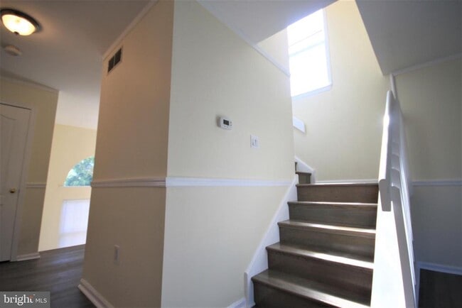 Building Photo - 4000 Quaker Ct