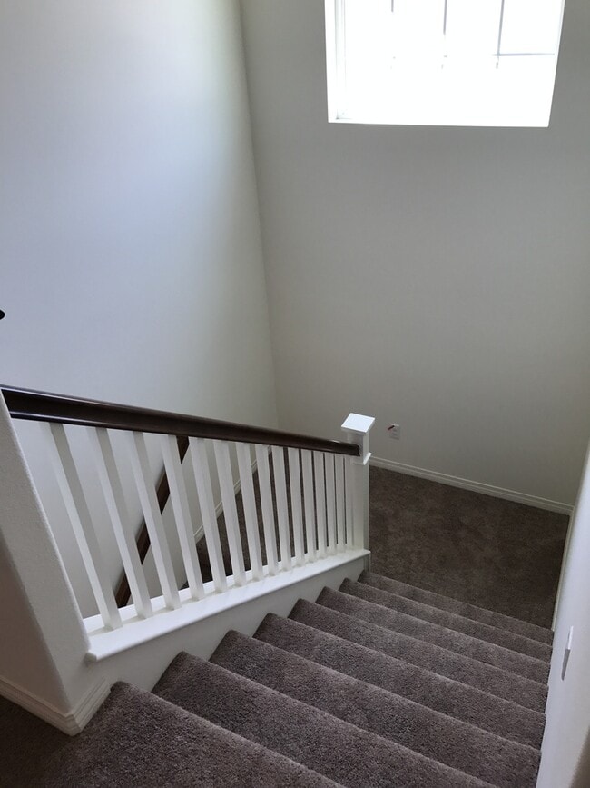 Building Photo - 5 bed home in RiverBend community, Eastval...
