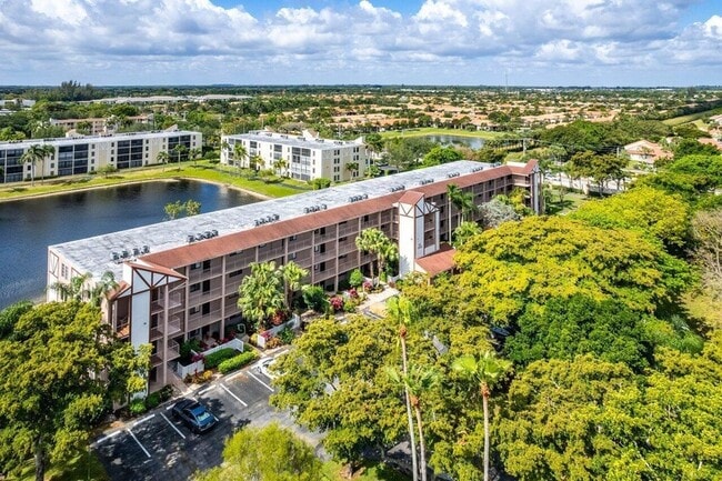 Building Photo - 7340 Amberly Ln