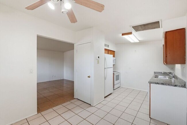 Building Photo - Bright 3-Bed Tucson Rental Home with Expansive Fenced Backyard Near U of A