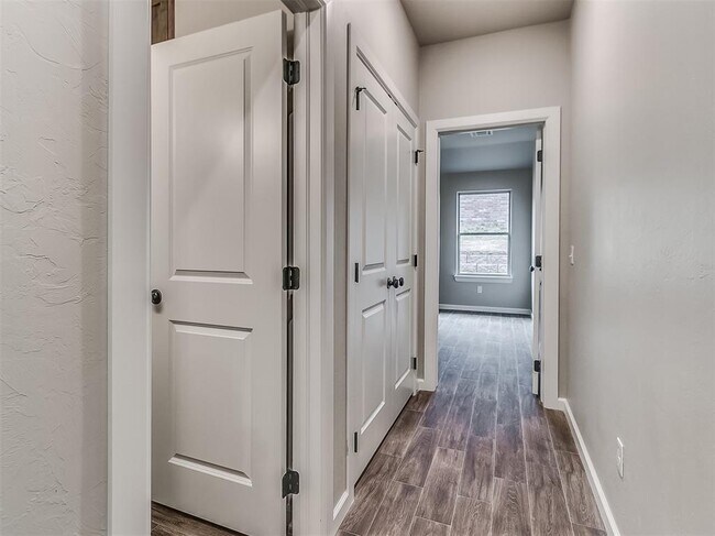 Building Photo - 600 Mirano Ln