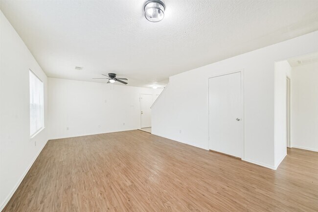 Building Photo - 33318 Cottonwood Bend