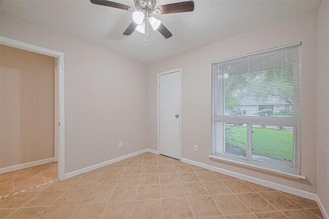 Building Photo - 10015 Sageyork Dr
