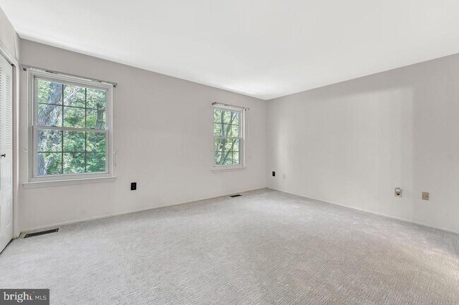 Building Photo - 72 Sycamore Ct