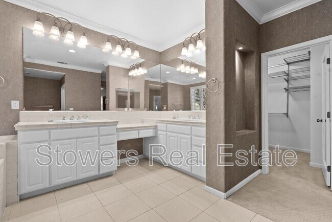 Building Photo - 1108 Bellingham Square