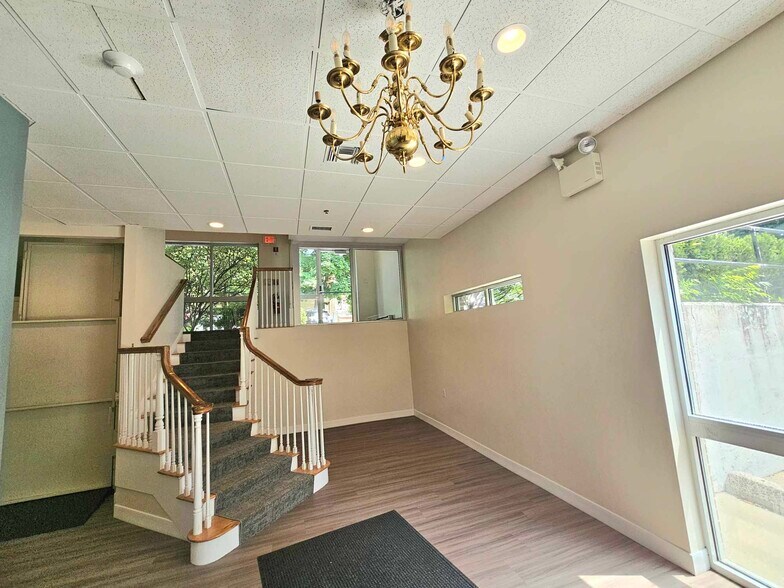 Building Photo - 332 Jamaicaway