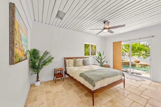 Building Photo - 2780 NE 16th St