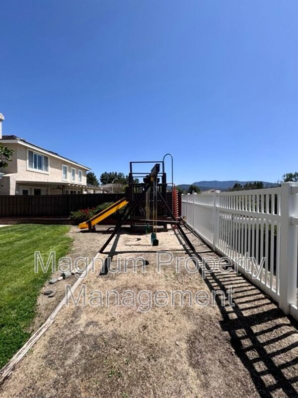 Building Photo - 33021 Adelante St