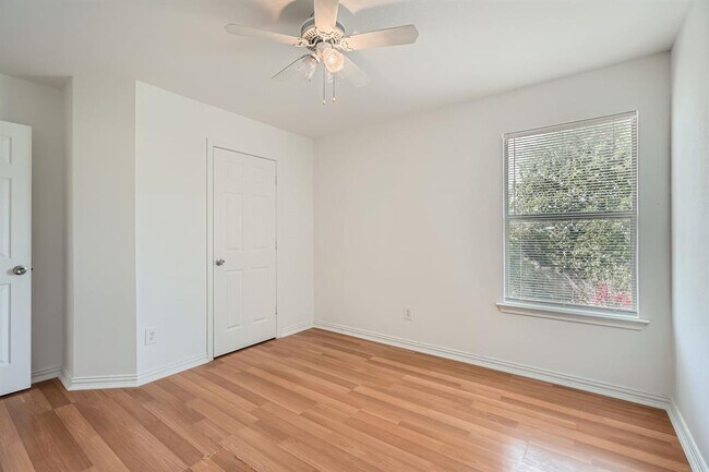 Building Photo - 1293 Amberwood Loop