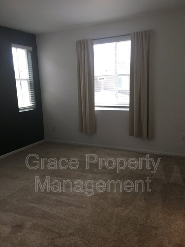 Building Photo - 9681 Truckee St