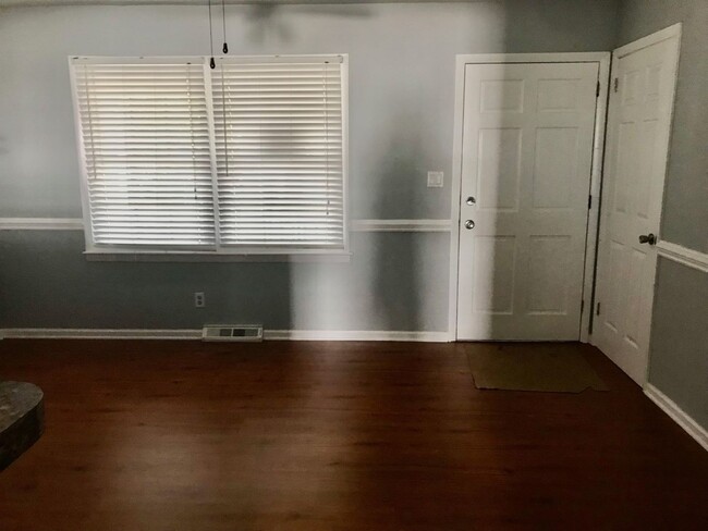 Building Photo - Beautiful 2 bedroom 1 bath home in charlotte