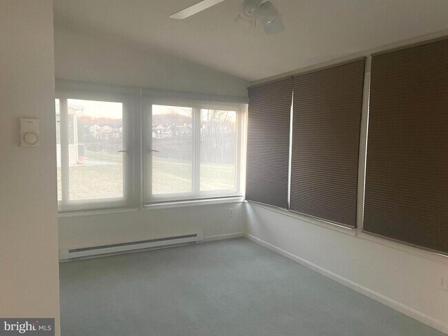 Building Photo - 2066 Deer Run Dr