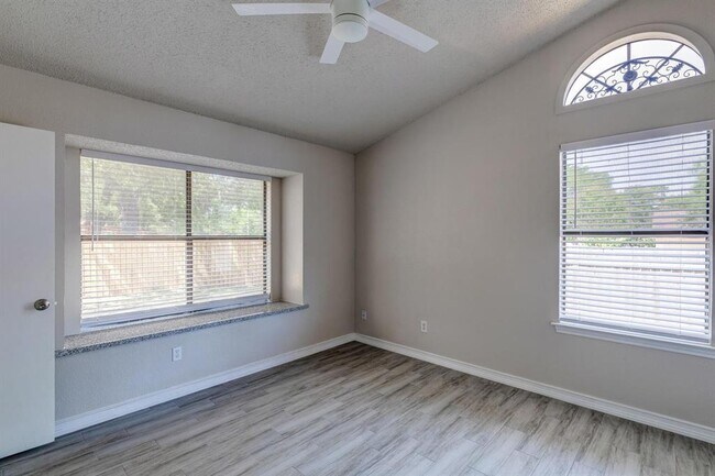 Building Photo - 3401 Larkspur Way