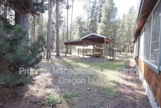 Building Photo - 15550 Rim Dr