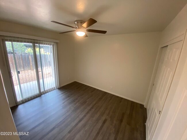Building Photo - 3325 E Blacklidge Dr
