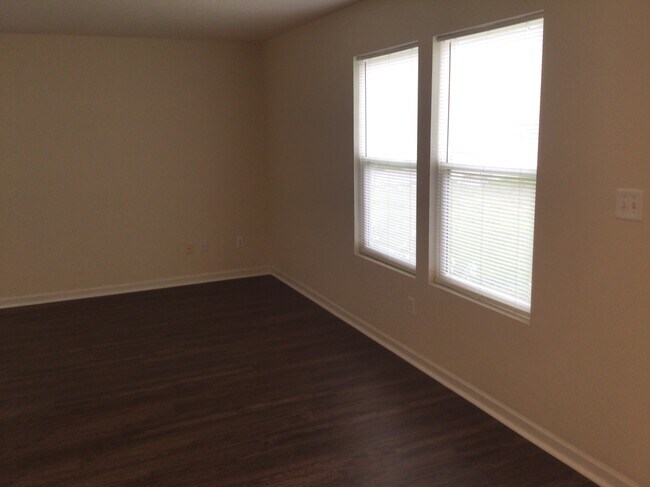 Building Photo - 1236 Saticoy Ct