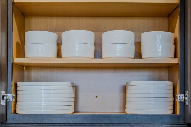 Building Photo - 736 W Rider Dr