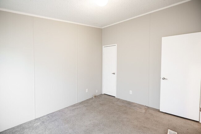 Building Photo - 30820 Peaches Way