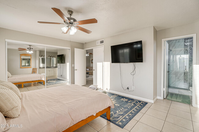 Building Photo - 9819 N 67th Dr