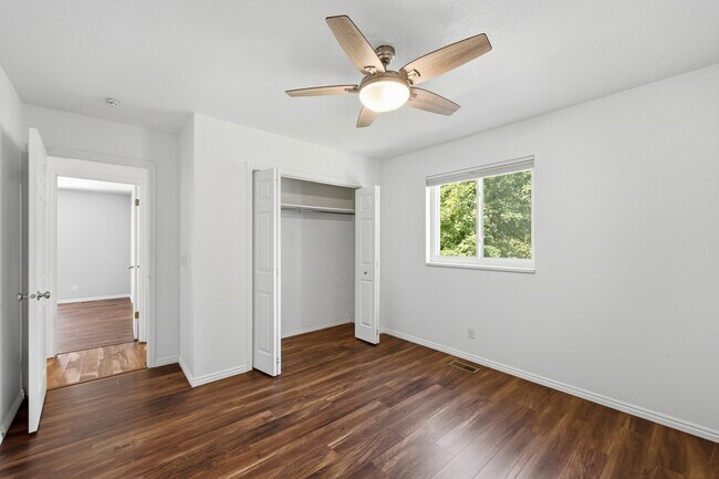 Building Photo - 12 E 500 S